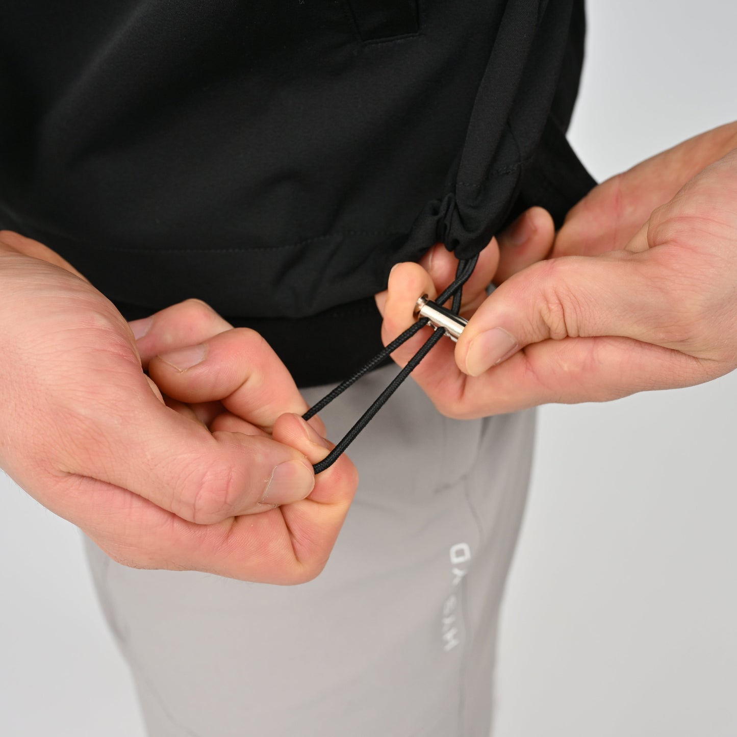 Hybryd thin zipped neck jacket for the gym