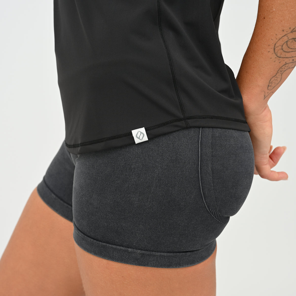 Close-up of the HYBRYD Molly women's gym vest in Black showing lightweight construction