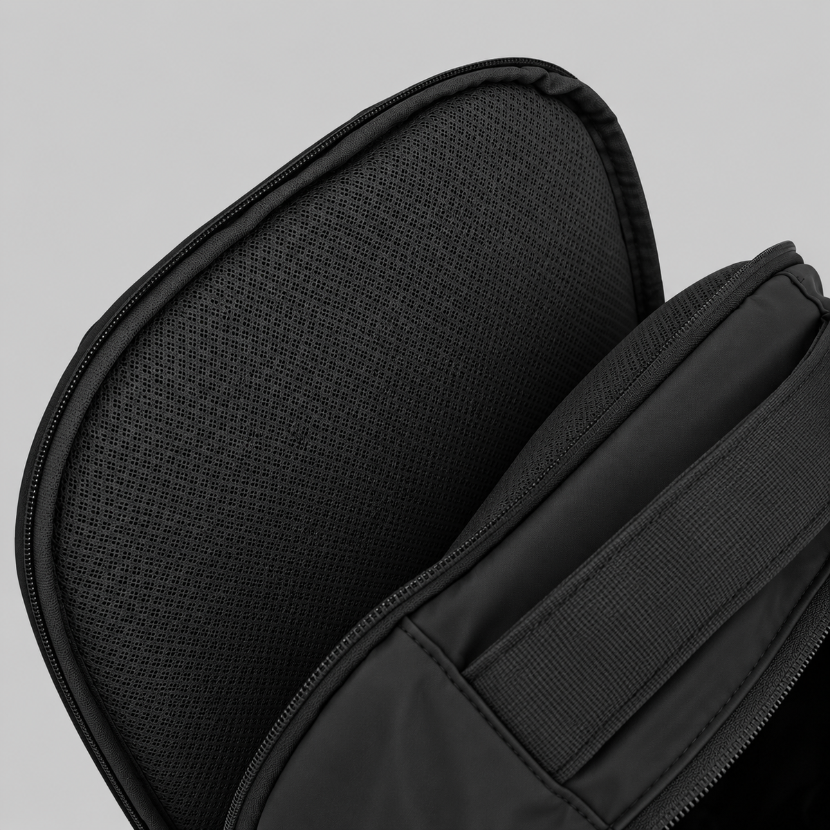HYBRYD Atlas Backpack Black open Laptop compartment