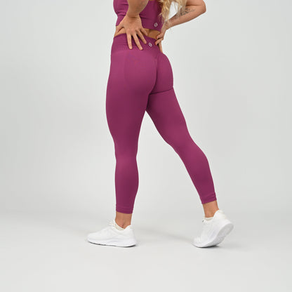 Hyrox gym girl wearing purple cinch bum leggings with contouring from gymwear brand Hybryd.