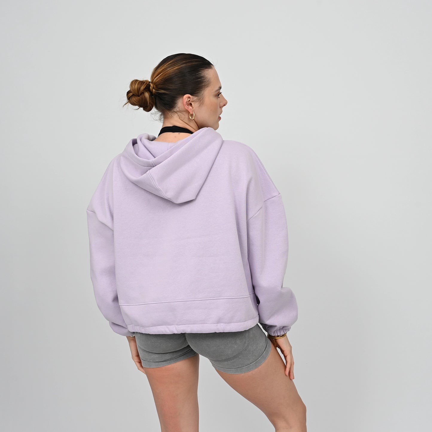 Woman wearing an oversized hoody from the activewear brand Hybryd