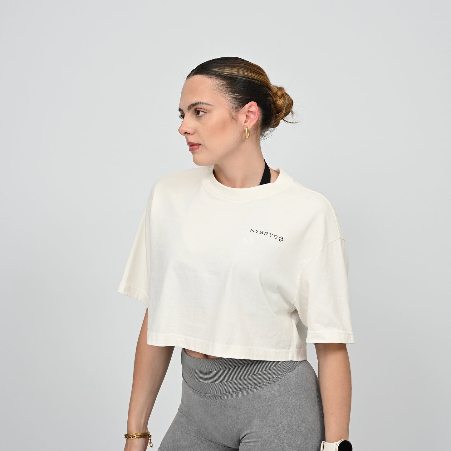 Woman wearing an oversized cropped gym tee from Hybryd