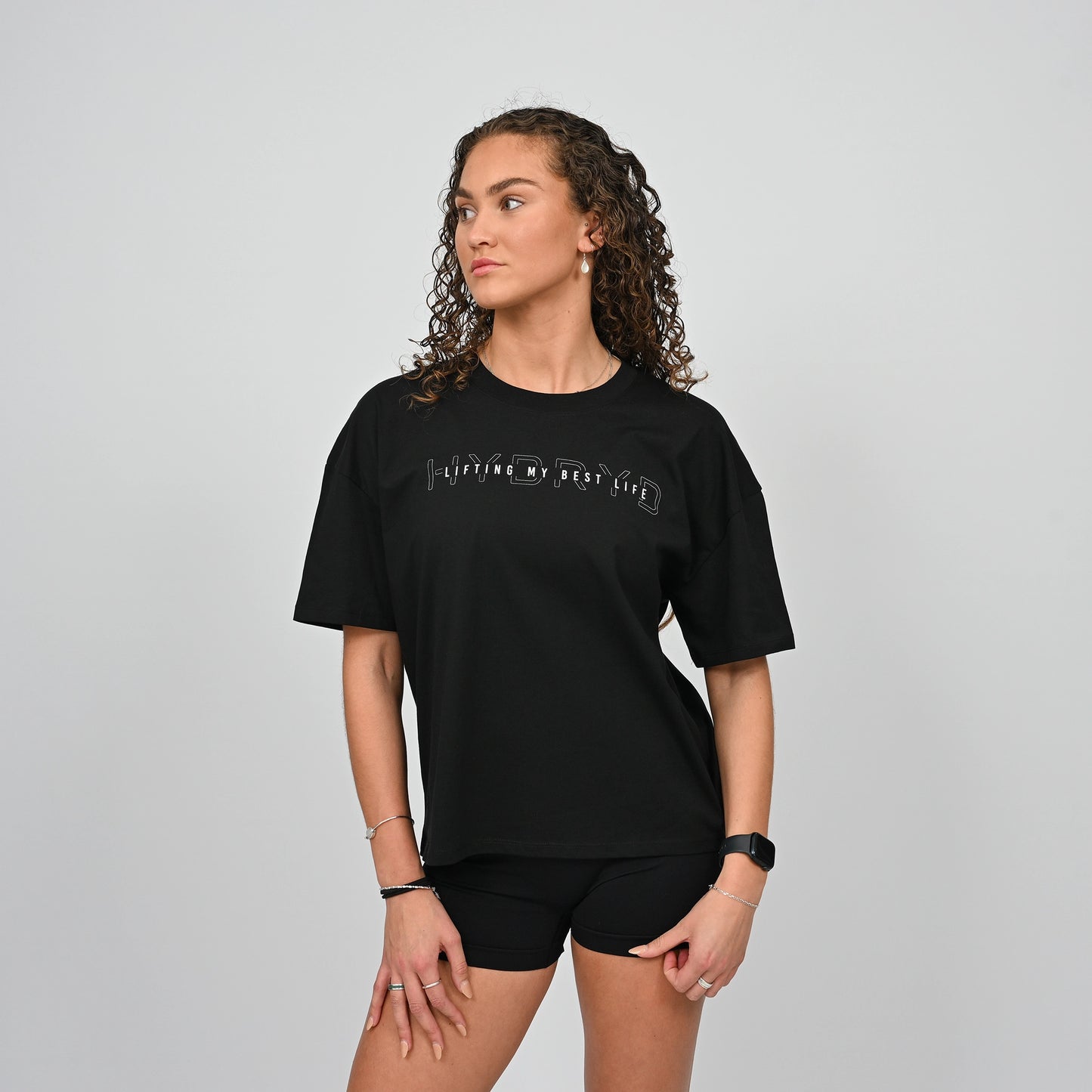 Person wearing a black lifting my best life t-shirt from the brand Hybryd.