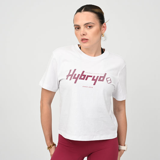 Woman wearing a boxy white t-shirt with 'Hybryd' logo on a plain background