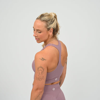 CrossFit athlete wearing a mauve square neck, muscle back sports bra with matching cinch bum bootie shorts from the gymwear brand Hybryd.