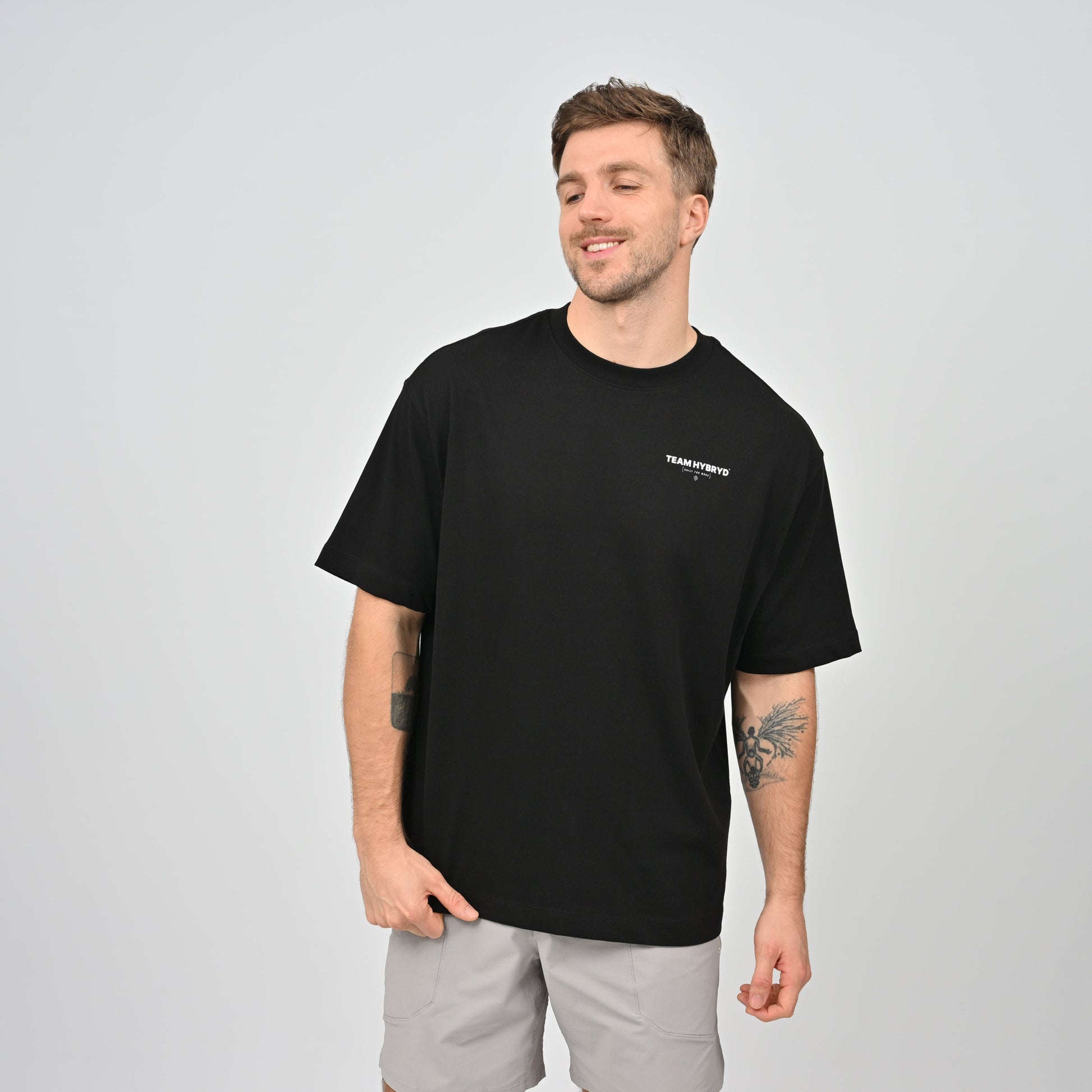 Hybryd lifestyle tee. Black
