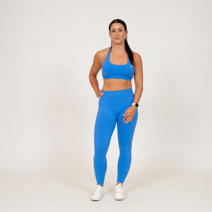 Woman wearing matching leggings and bra set from Hybryd. 