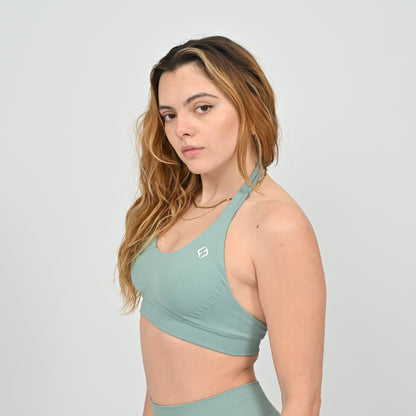 Woman wearing a Hybryd sports bra and leggings