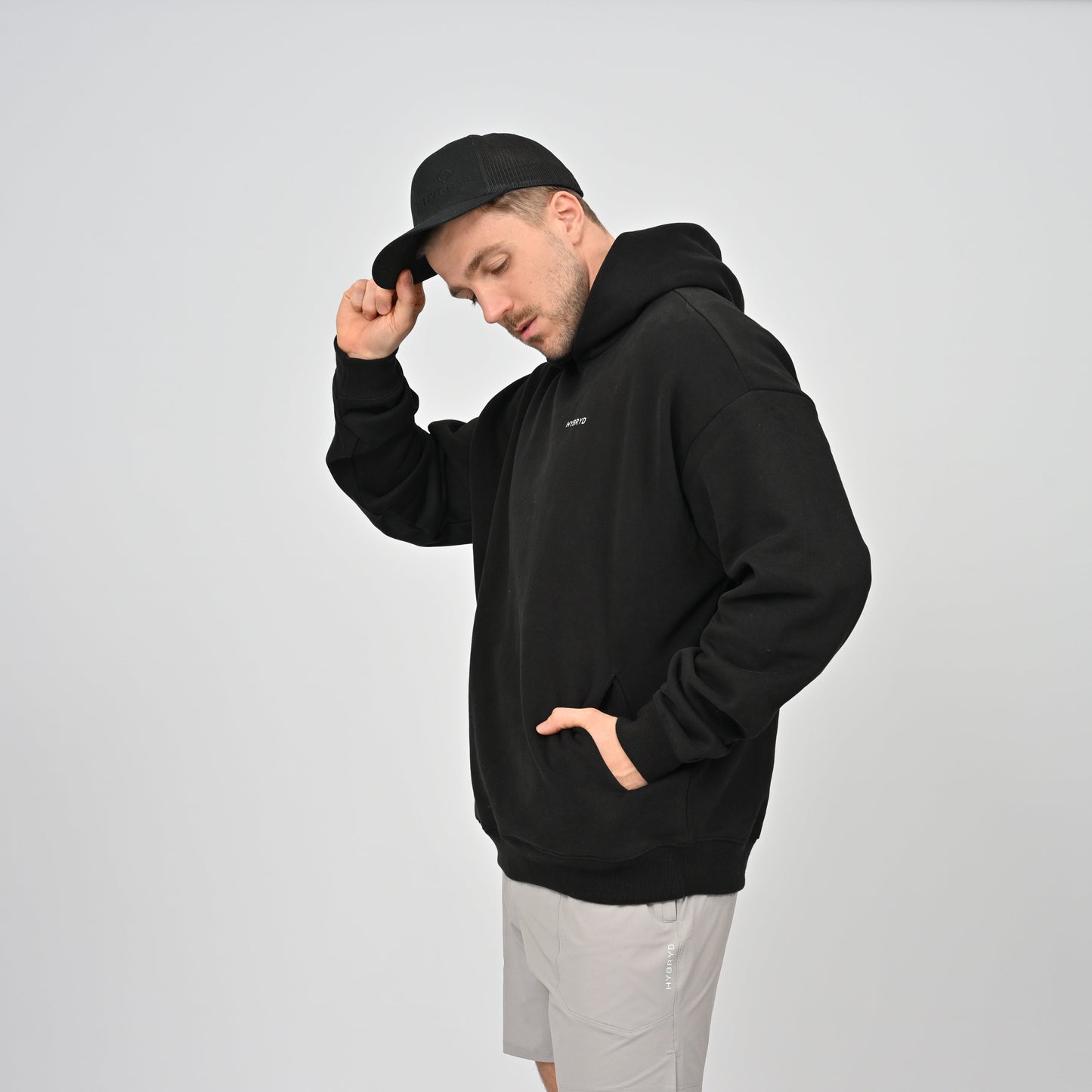 Black Hybryd hoodie for the gym