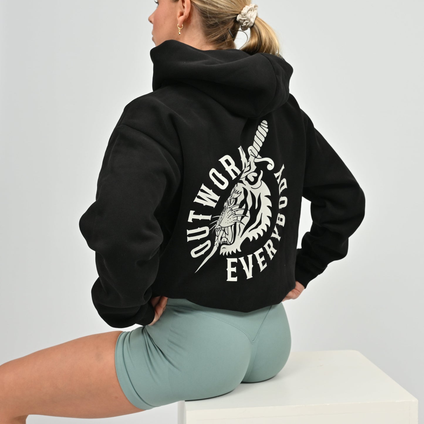Black gym hoodie from Hybryd.