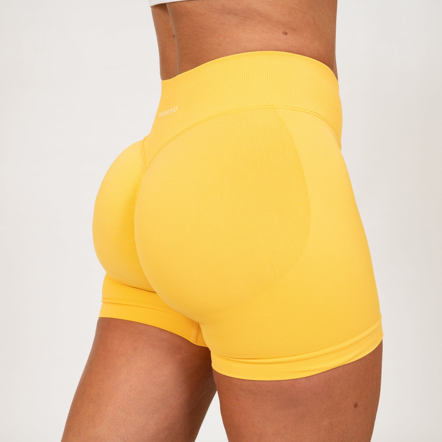 Hybryd gymwear shorts booty style with a high waist and cinh