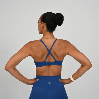 Crossfit athlete wearing an adjustable strap bra and matching leggings with Hybryd logo.