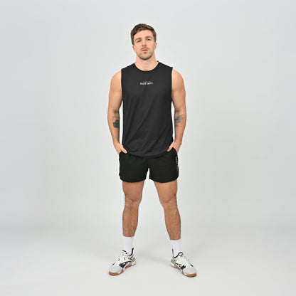 Man wearing a hybryd black sleeveless race dept shirt 