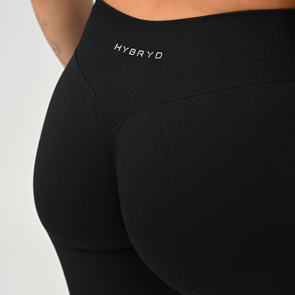 Close-up of HYBRYD Emily black capri leggings back v--dip detail without cynch