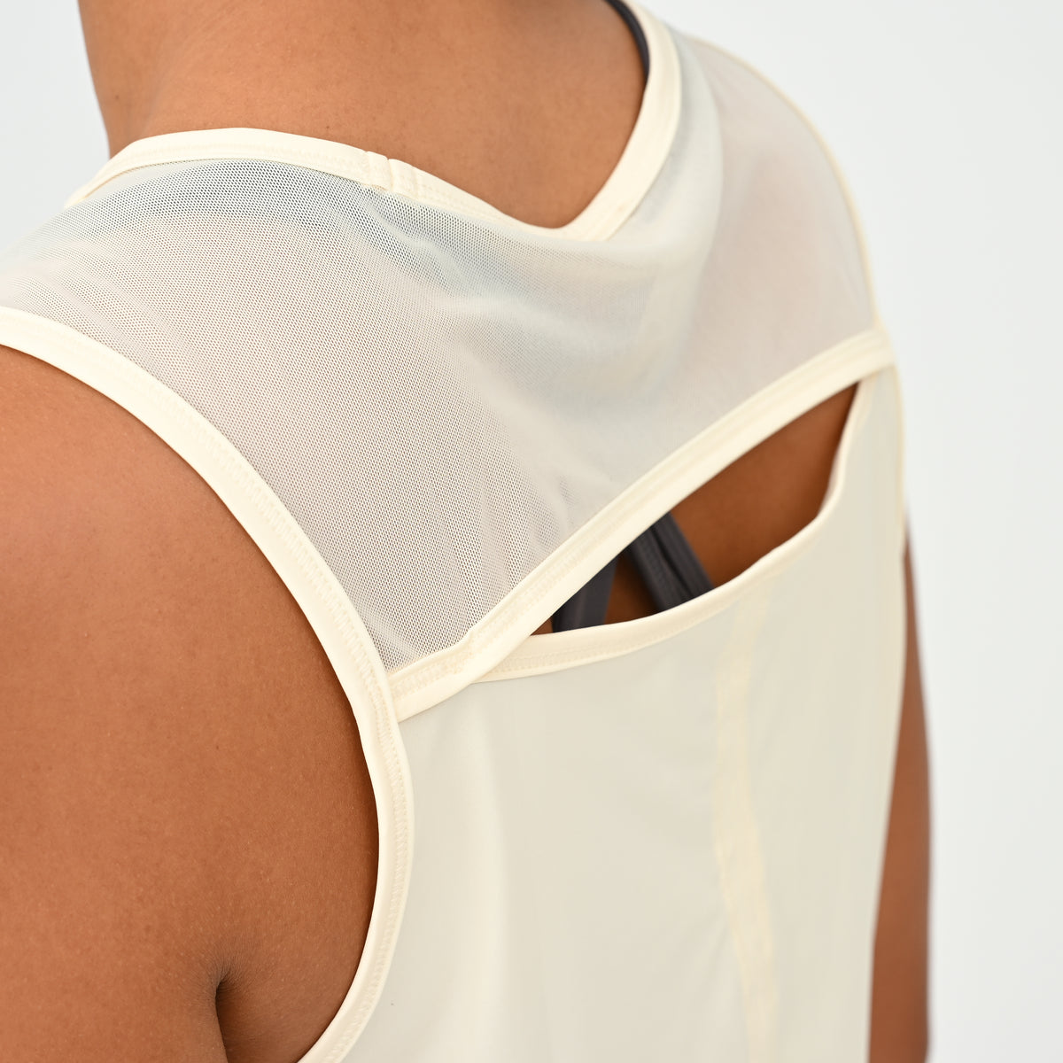 Open-back ventilation detail on the HYBRYD Molly women’s gym vest in Butter